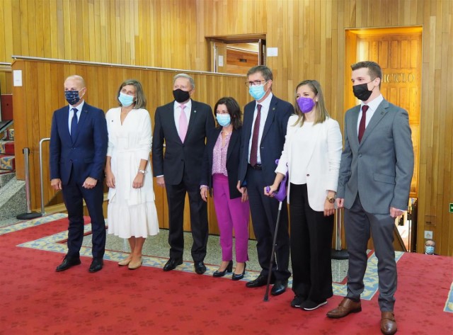 Sete novos deputados e deputadas toman posesión dos seus escanos no Parlamento de Galicia